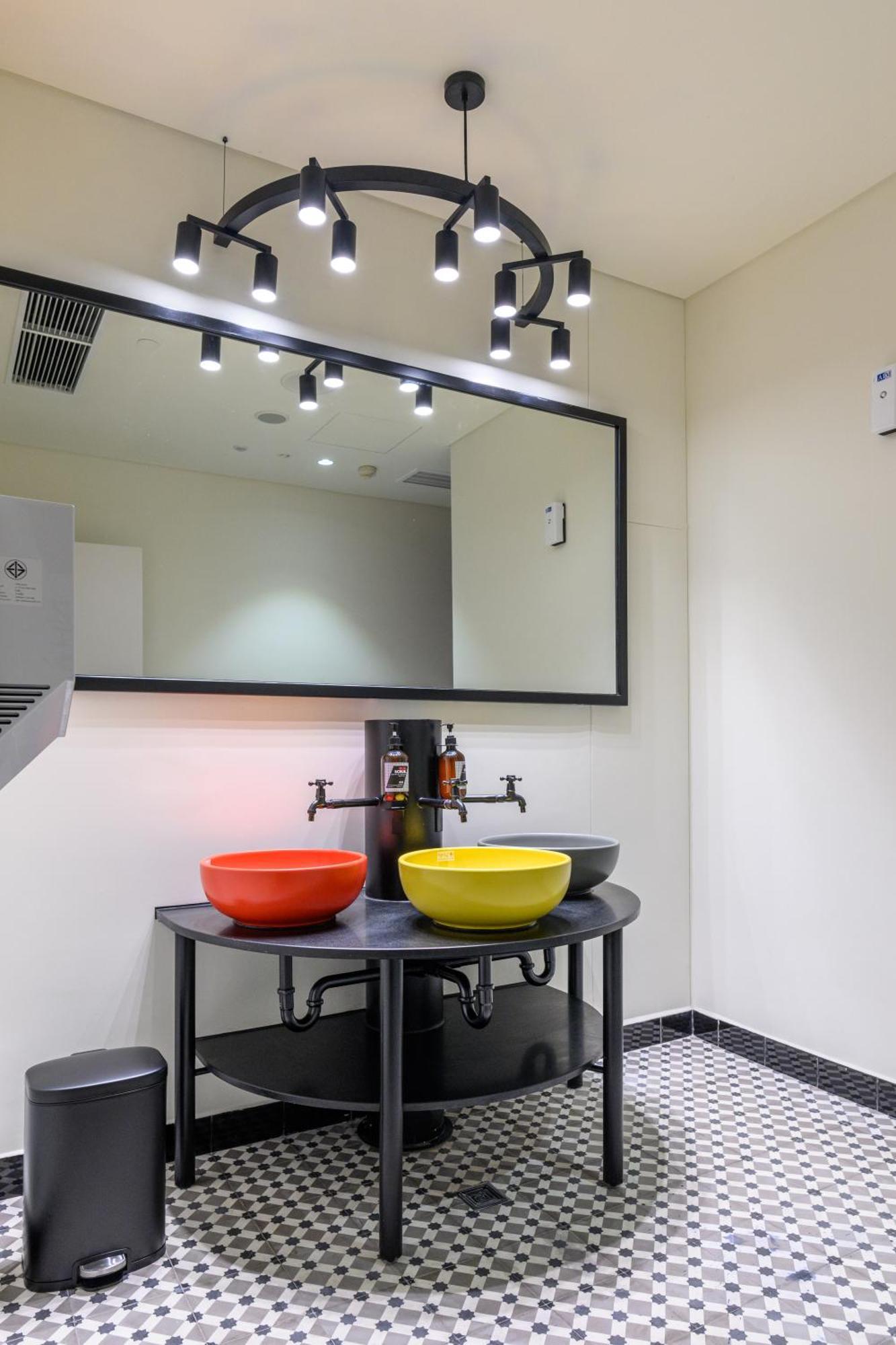 Wink Hotel Can Tho Ninh Kieu Wharf - 24Hrs Stay & Rooftop Pool Bar מראה חיצוני תמונה